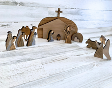 Load image into Gallery viewer, Easter Scene Wooden Decor