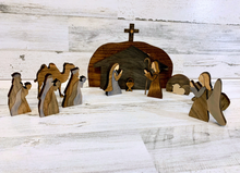Load image into Gallery viewer, Easter Scene Wooden Decor