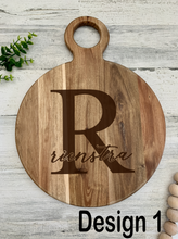 Load image into Gallery viewer, Custom Engraved Round Cutting Board Round Handle