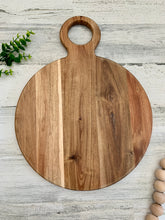 Load image into Gallery viewer, Custom Engraved Round Cutting Board Round Handle
